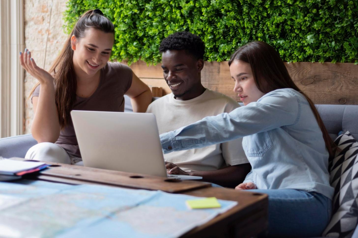 Session de conseil personnalisé avec documents financiers